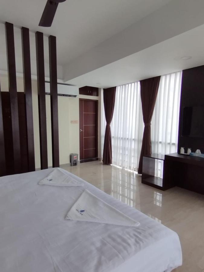 White Park Hotel & Suites Chittagong Extérieur photo