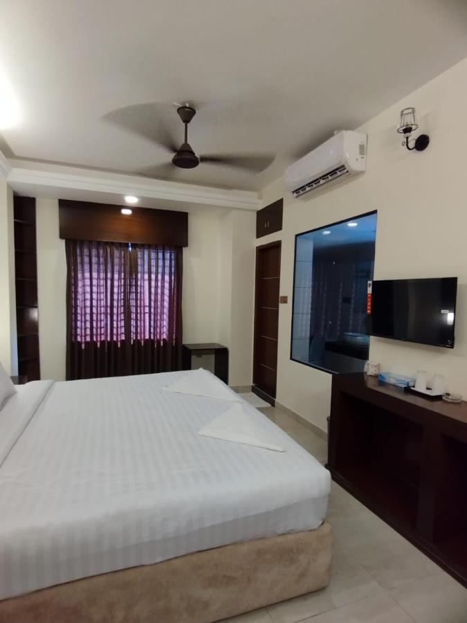 White Park Hotel & Suites Chittagong Extérieur photo