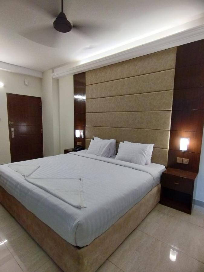 White Park Hotel & Suites Chittagong Extérieur photo