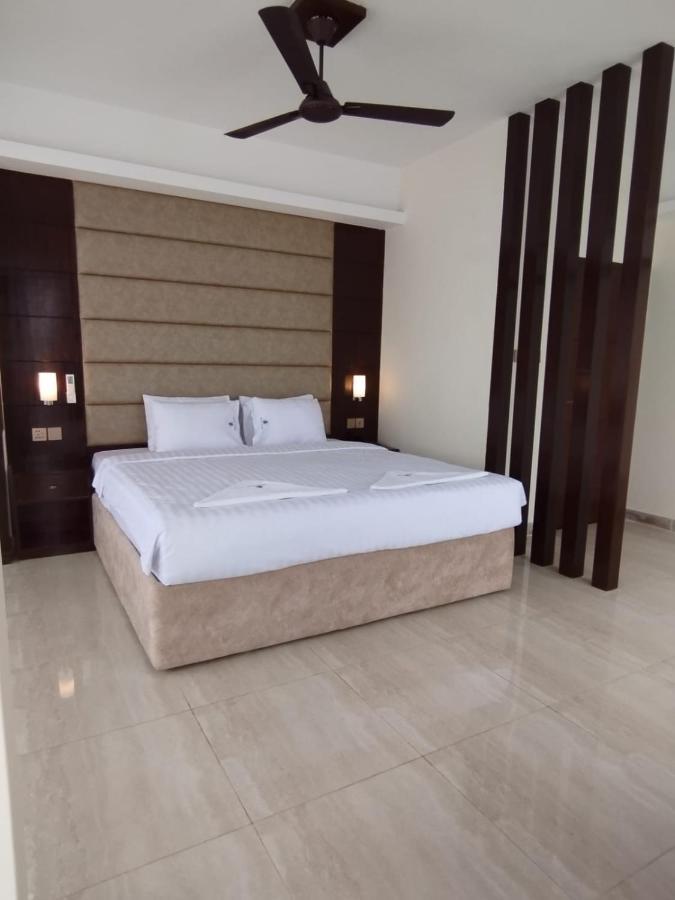 White Park Hotel & Suites Chittagong Extérieur photo