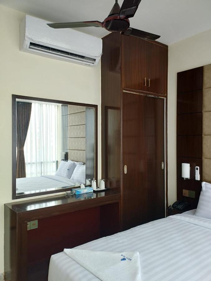 White Park Hotel & Suites Chittagong Extérieur photo
