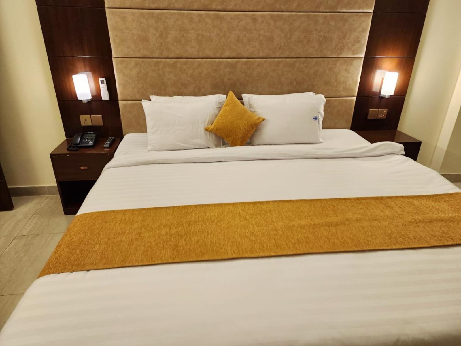 White Park Hotel & Suites Chittagong Extérieur photo