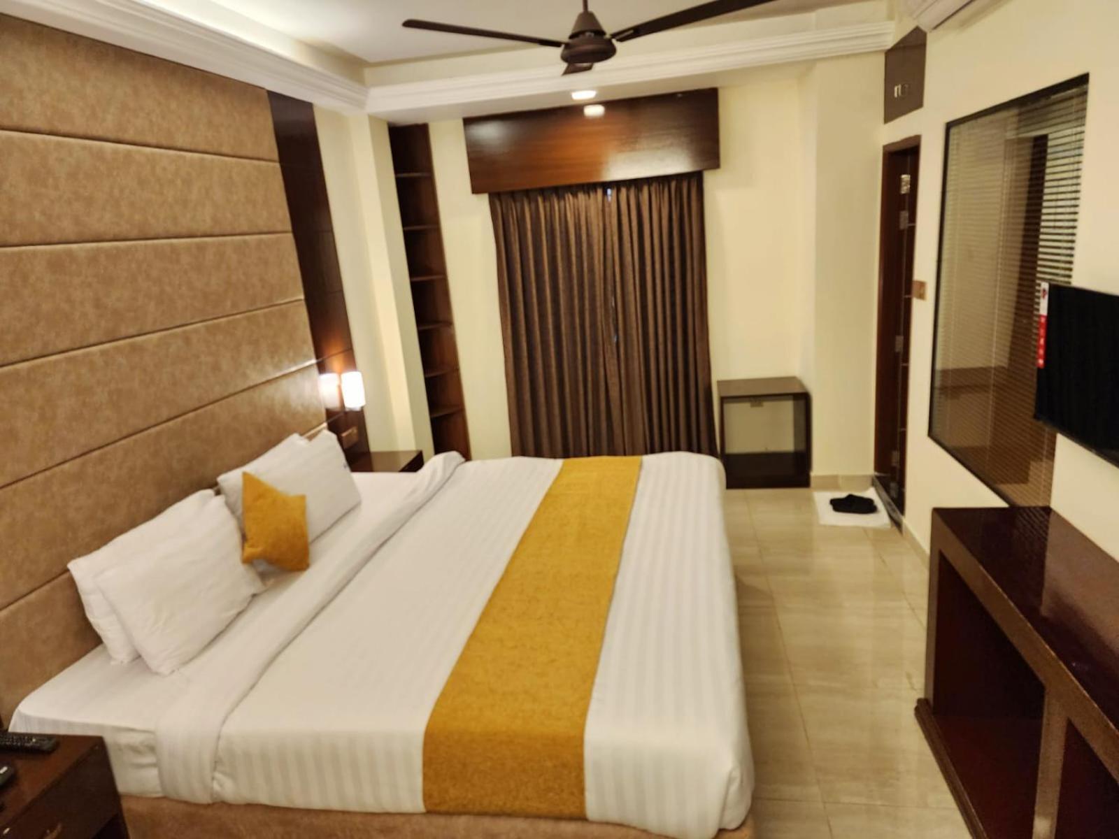 White Park Hotel & Suites Chittagong Extérieur photo